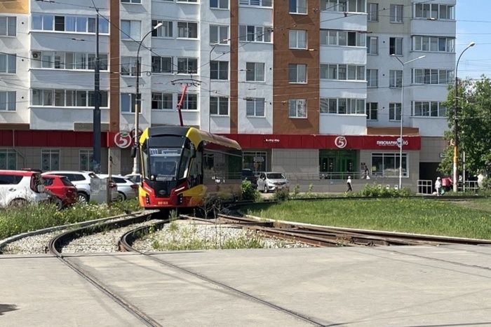 В Екатеринбурге ограничат движение трамваев и автомобилей из-за ремонта путей — изменены маршруты восьми трамвайных линий