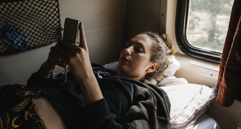 Что делать, если сосед просит уступить нижнюю полку в поезде: советы адекватным пассажирам