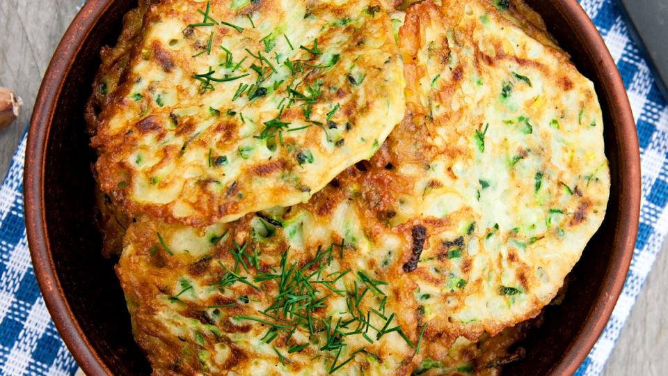 Капустные оладьи вкуснее вы не пробовали: старый советский рецепт — каждый просит добавки