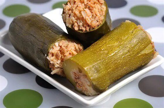 Неповторимое блюдо: легкие кабачки, фаршированные мясом и рисом