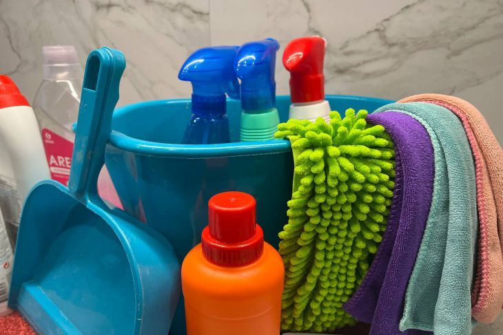 Секрет идеально чистого пола: одна хитрость, и уборка станет в разы проще