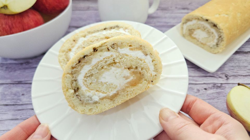 Низкокалорийный яблочный рулет: легкое решение для сладкоежек