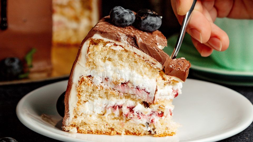 Проще некуда: этот торт из копеечных продуктов приготовите за пять минут