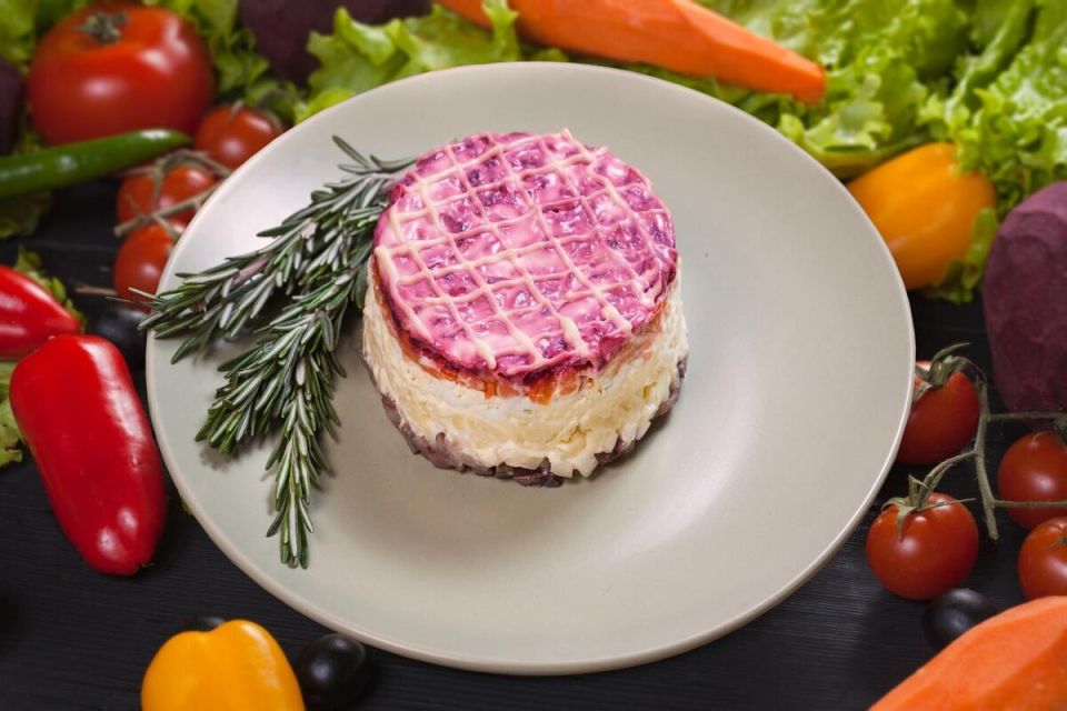 Сытные салаты: идеи для зимнего стола