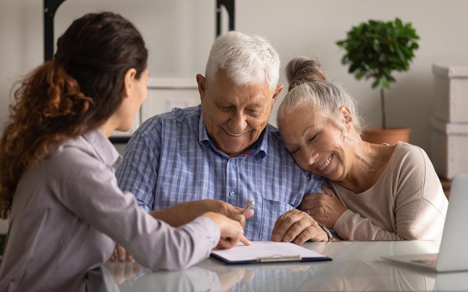 Три главные ошибки при дарении квартиры: как не оказаться без крыши над головой в 2025 году