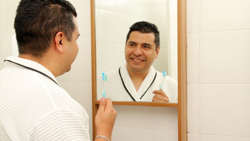 Гвоздика и кокосовое масло не спасут от кариеса: названы самые эффективные средства