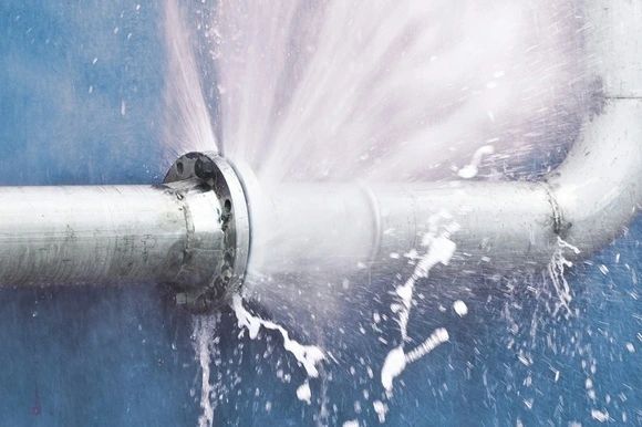 Полотенцесушитель стал источником бед: что нужно знать, чтобы избежать потопа и штрафов