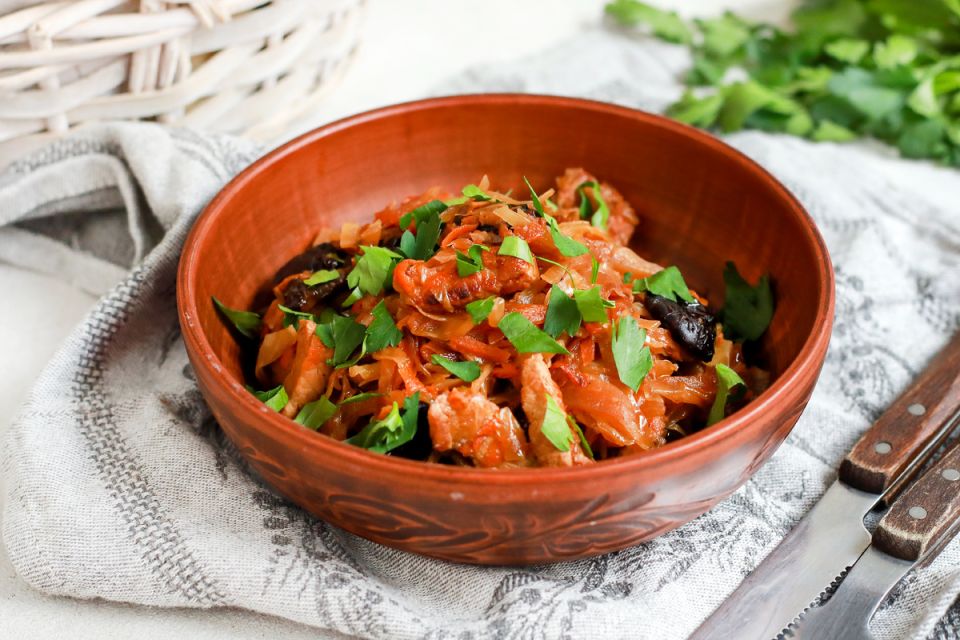 Кулинарное возвращение: бигус со свининой и капустой в современных вариациях