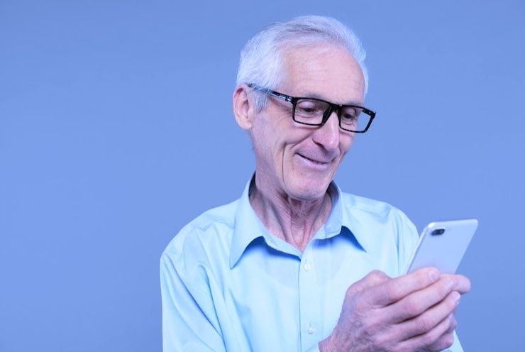 Пенсионеры на волне цифровизации: как технологии меняют жизнь старшего поколения