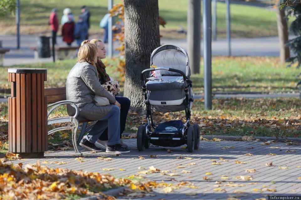 Как многодетные мамы могут выйти на пенсию раньше: что нужно знать