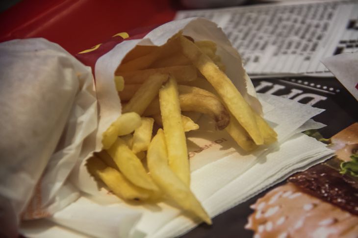Что будет, если перед жаркой в картошку фри добавить колу: полезный совет