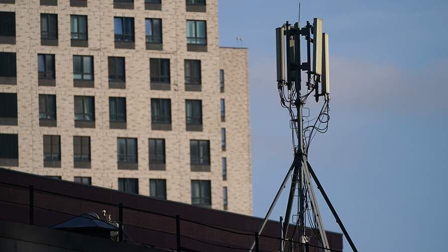 ФСБ получит право отключать связь: новый закон в России