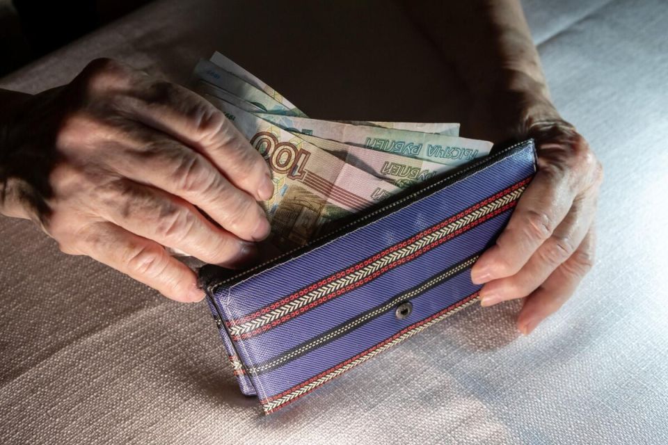 Когда россияне могут столкнуться с приостановкой пенсий: важные подробности