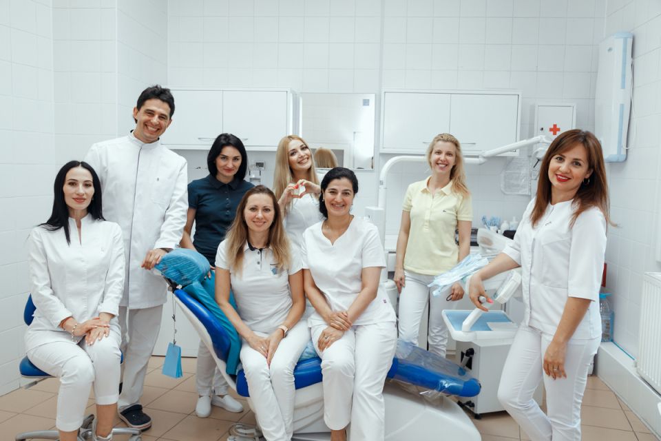 Профессиональная чистка зубов: необходимость или излишняя трата?