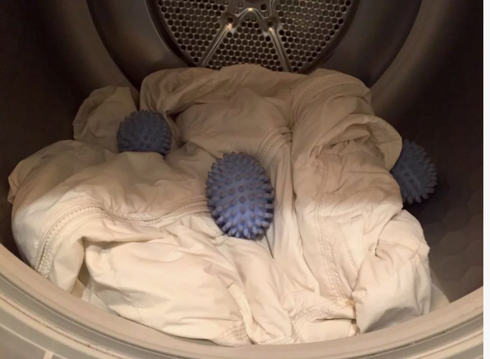 Тепло в порядке: как стирать пуховик в машинке без риска