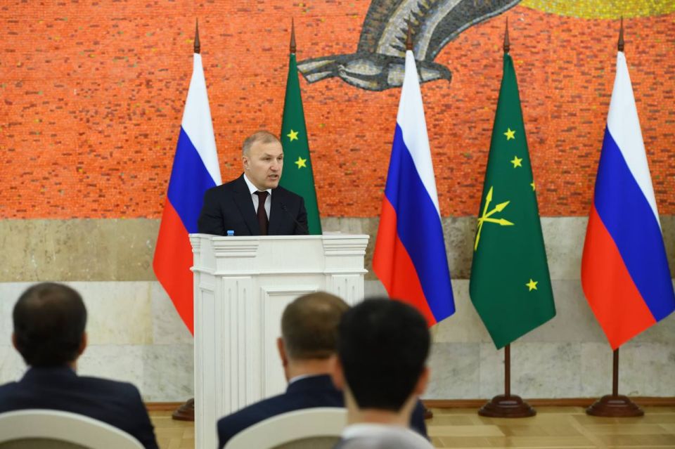 В преддверии Дня России Глава Адыгеи вручил государственные награды
