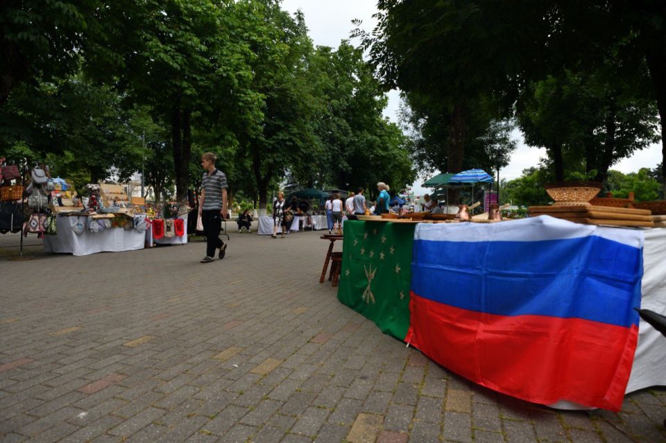 Майкопчане и гости города празднуют День России