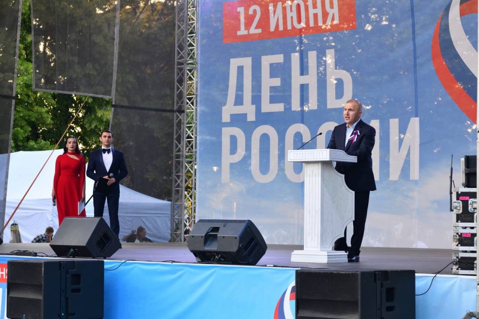 В Майкопе широко отметили День России
