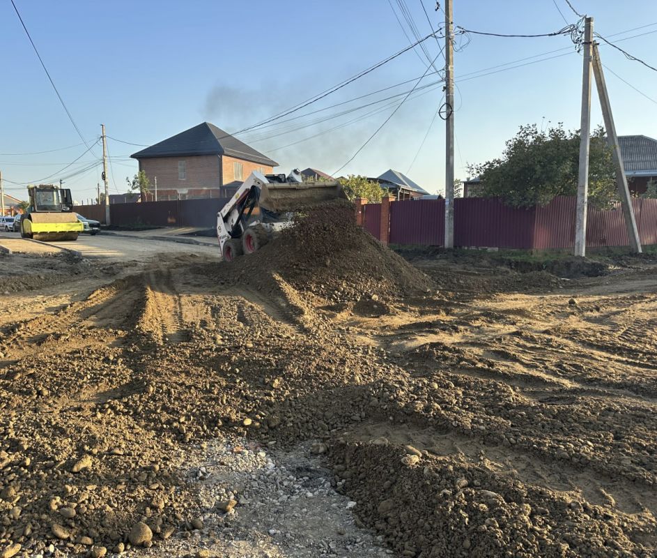 В поселке Яблоновском реконструируют улично-дорожную сеть