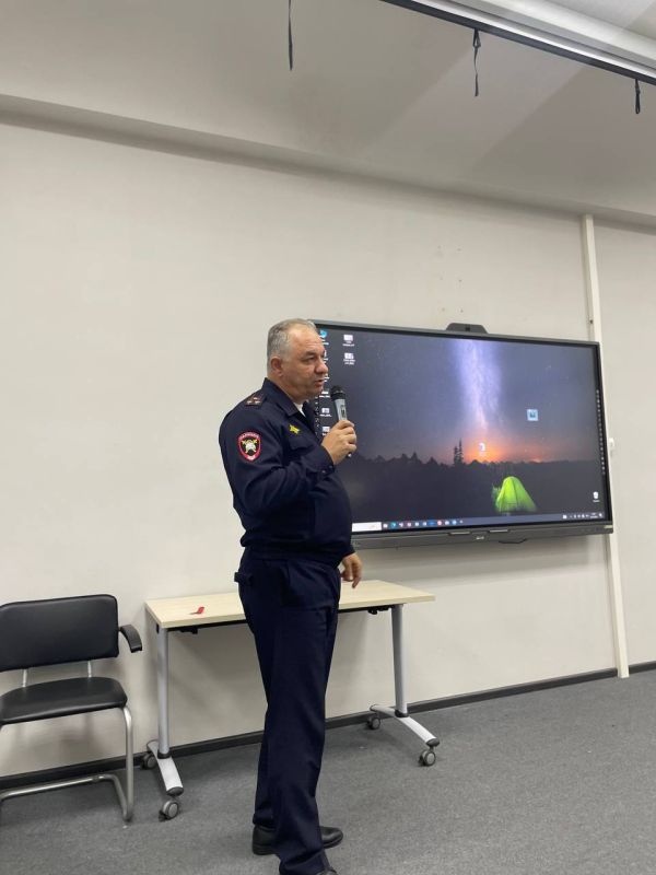 В Адыгее сотрудники полиции обсудили со студентами Адыгейского государственного университета вопросы профилактики обеспечения дорожной безопасности