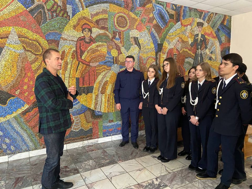 Офицеры следственного управления СК России по Республике Адыгея совместно с кадетами посетили региональное телевидение