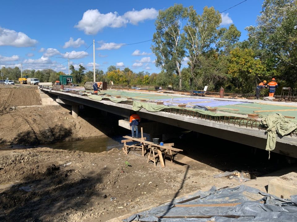 Благодаря реализации в Республике Адыгея национального проекта «Инфраструктура для жизни» в Гиагинском районе приводят к нормативам мостовое сооружение через р. Фарс на автодороге Подъезд к ст. Дондуковской