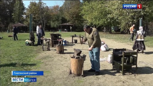 Первый фестиваль оружейно-клиночных мастеров "День Молота" прошел в поселки Гончарка