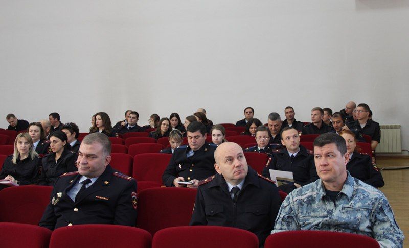 В МВД по Адыгее с руководящим и личным составом проведены занятия по государственно-правовому информированию