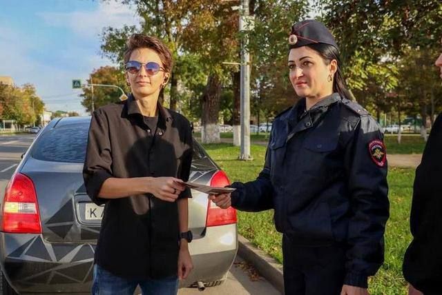 Госавтоинспекторы и представители Союза молодежи Адыгеи призвали водителей к безопасности на дорогах