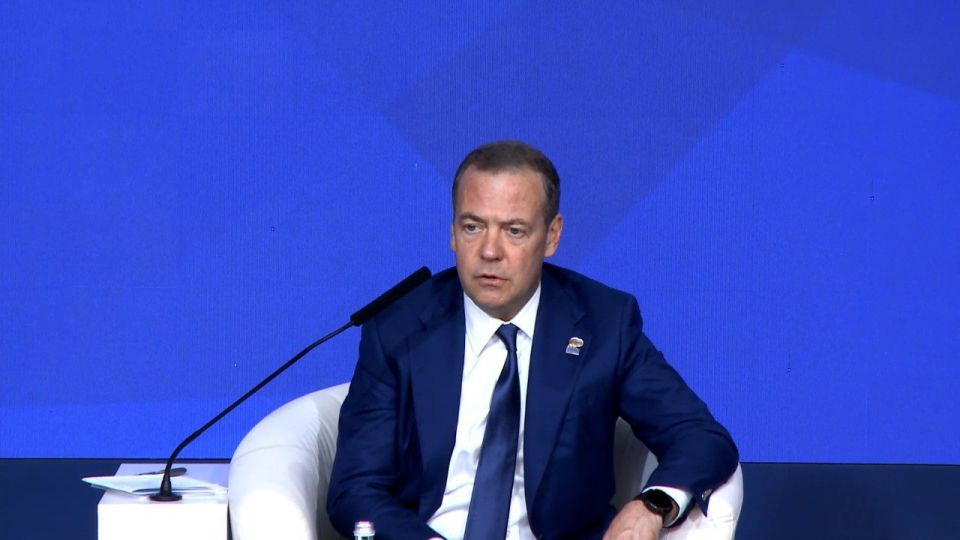 «Единая Россия» укрепляет связь с народом!