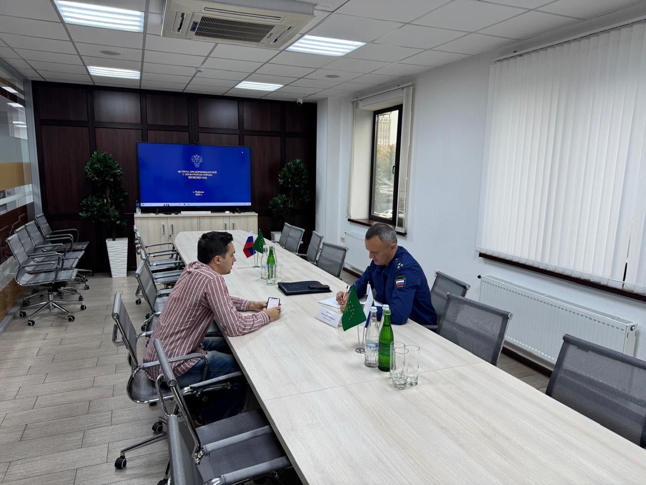 Прокурор города Майкоп Максим Яковенко провел очередной личный прием представителей бизнес-сообщества города на базе АНО «Центр поддержки предпринимательства Республики Адыгея» Прокурор города Майкоп Максим Яковенко провел очередной личный прием представителей бизнес-сообщества города на базе АНО «Центр поддержки предпринимательства Республики Адыгея»