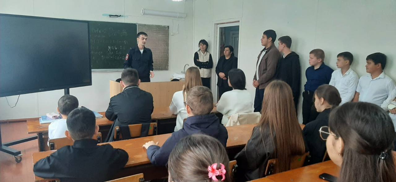 В Адыгее сотрудники Госавтоинспекции провели профилактическую беседу в школе Теучежского района В Адыгее сотрудники Госавтоинспекции провели профилактическую беседу в школе Теучежского района