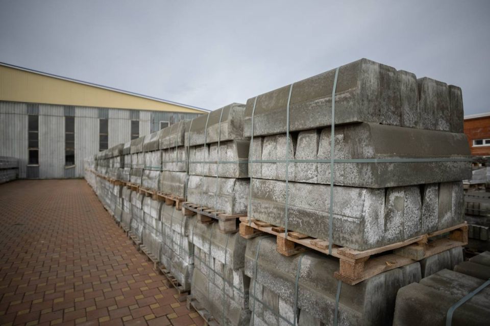 Глава Адыгеи посетил ведущее в регионе предприятие по производству тротуарной плитки