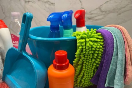 Секрет идеально чистого пола: одна хитрость, и уборка станет в разы проще