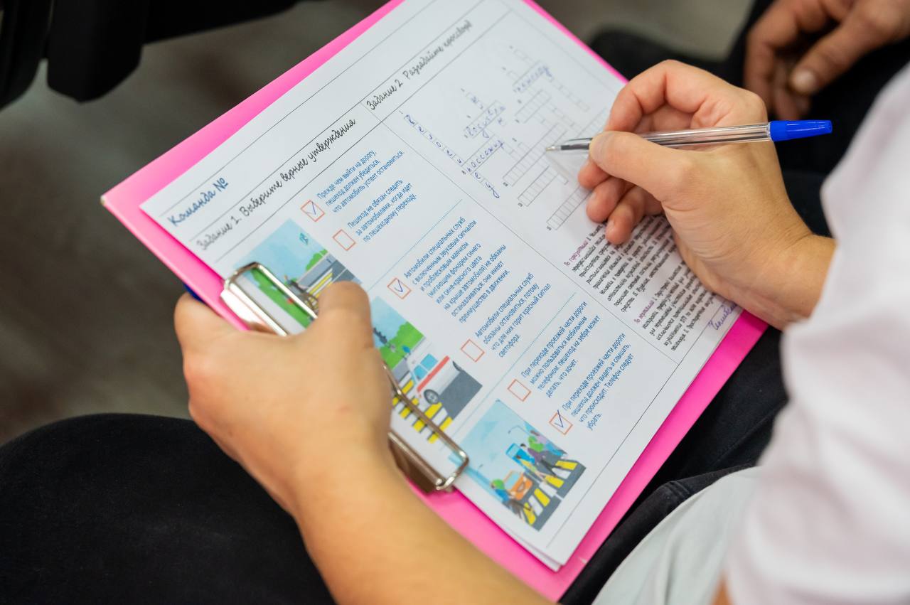 Семейный конкурс по безопасности дорожного движения прошел в Адыгее Семейный конкурс по безопасности дорожного движения прошел в Адыгее