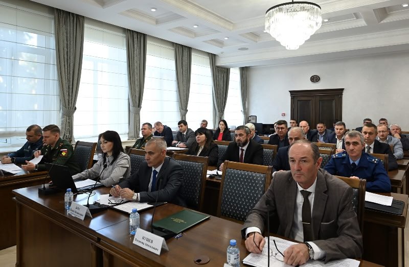 Врио министра внутренних дел Махмуд Тлюстангелов принял участие в заседании Антитеррористической комиссии в Республике Адыгея Врио министра внутренних дел Махмуд Тлюстангелов принял участие в заседании Антитеррористической комиссии в Республике Адыгея