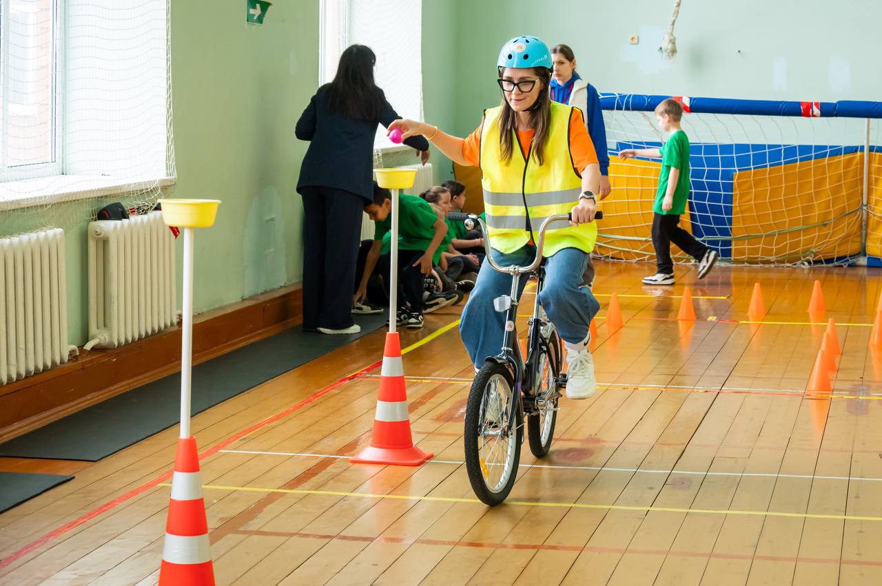 Семейный конкурс по безопасности дорожного движения прошел в Адыгее Семейный конкурс по безопасности дорожного движения прошел в Адыгее
