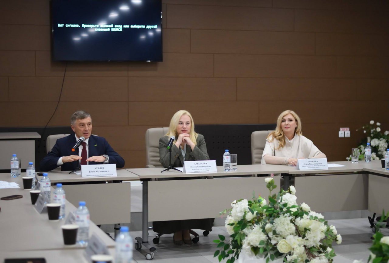 В рамках рабочей поездки в Республику Адыгея статс-секретарь – заместитель Министра культуры России Жанна Алексеева встретилась с земскими работниками культуры В рамках рабочей поездки в Республику Адыгея статс-секретарь – заместитель Министра культуры России Жанна Алексеева встретилась с земскими работниками культуры