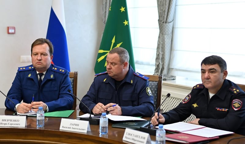 Врио министра внутренних дел Махмуд Тлюстангелов принял участие в заседании Антитеррористической комиссии в Республике Адыгея Врио министра внутренних дел Махмуд Тлюстангелов принял участие в заседании Антитеррористической комиссии в Республике Адыгея