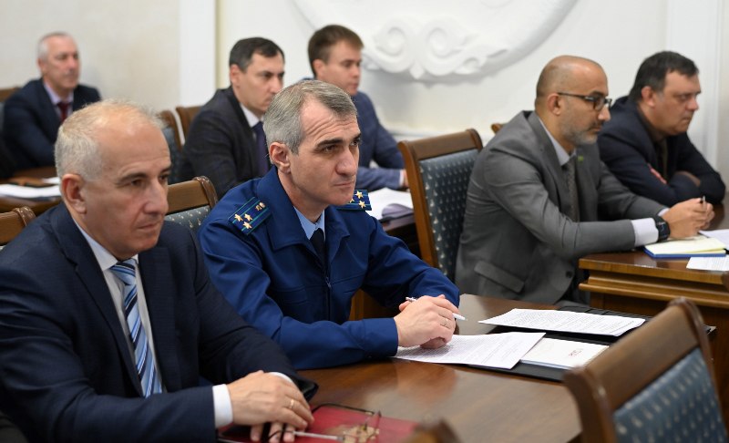 Врио министра внутренних дел Махмуд Тлюстангелов принял участие в заседании Антитеррористической комиссии в Республике Адыгея Врио министра внутренних дел Махмуд Тлюстангелов принял участие в заседании Антитеррористической комиссии в Республике Адыгея
