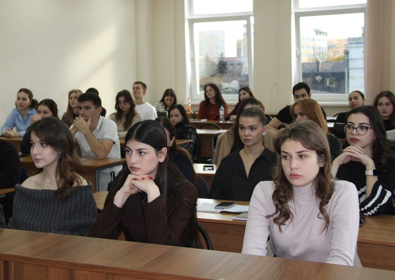 В рамках круглого стола представитель регионального МВД встретился со студентами Адыгейского государственного университета В рамках круглого стола представитель регионального МВД встретился со студентами Адыгейского государственного университета