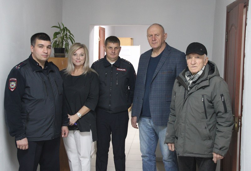 В Адыгее представители Общественного совета при региональном МВД посетили приемник для лиц, арестованных в административном порядке