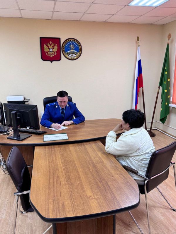 Прокурор Шовгеновского района Анзор Кинечев провел личный прием представителей бизнес-сообщества района