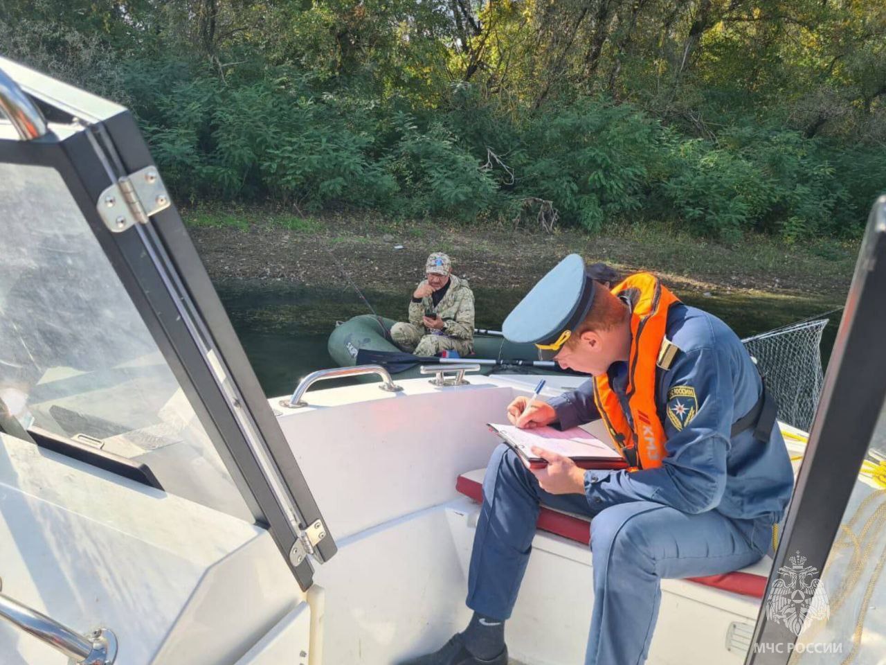 МЧС России напоминает: соблюдайте безопасность на воде МЧС России напоминает: соблюдайте безопасность на воде