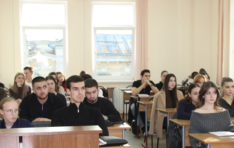 В рамках круглого стола представитель регионального МВД встретился со студентами Адыгейского государственного университета В рамках круглого стола представитель регионального МВД встретился со студентами Адыгейского государственного университета
