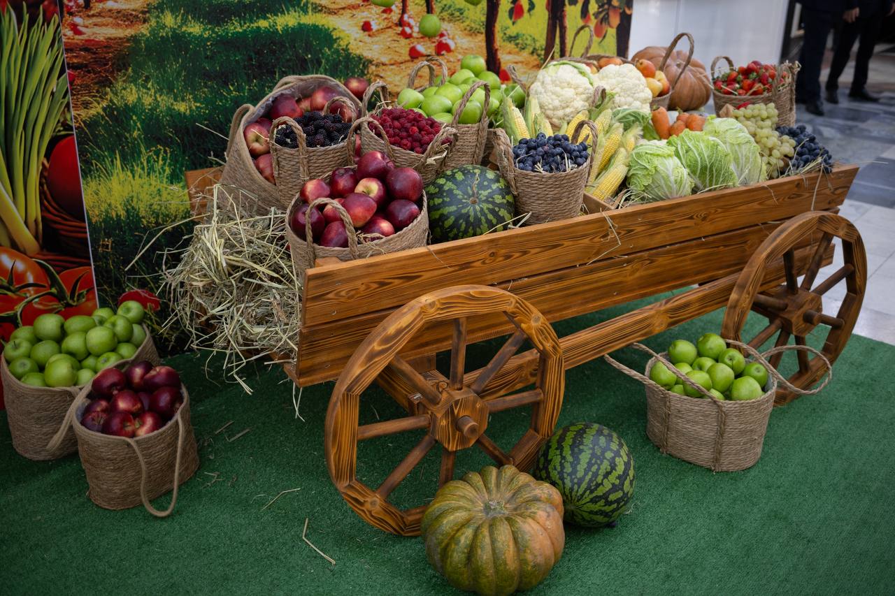 Мурат Кумпилов поздравил аграриев Адыгеи с рекордным по стране урожаем пшеницы Мурат Кумпилов поздравил аграриев Адыгеи с рекордным по стране урожаем пшеницы