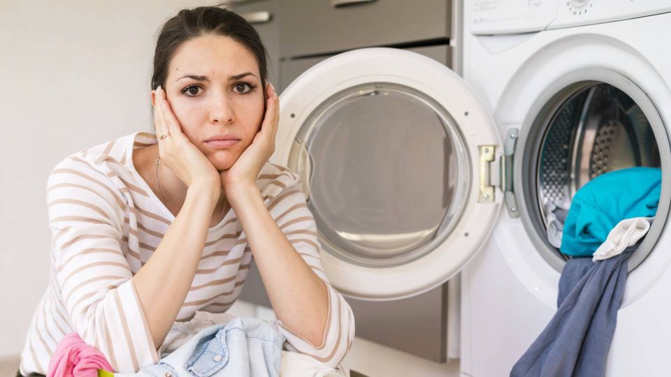 Черно-белые вещи никогда не полиняют: вот как правильно их стирать