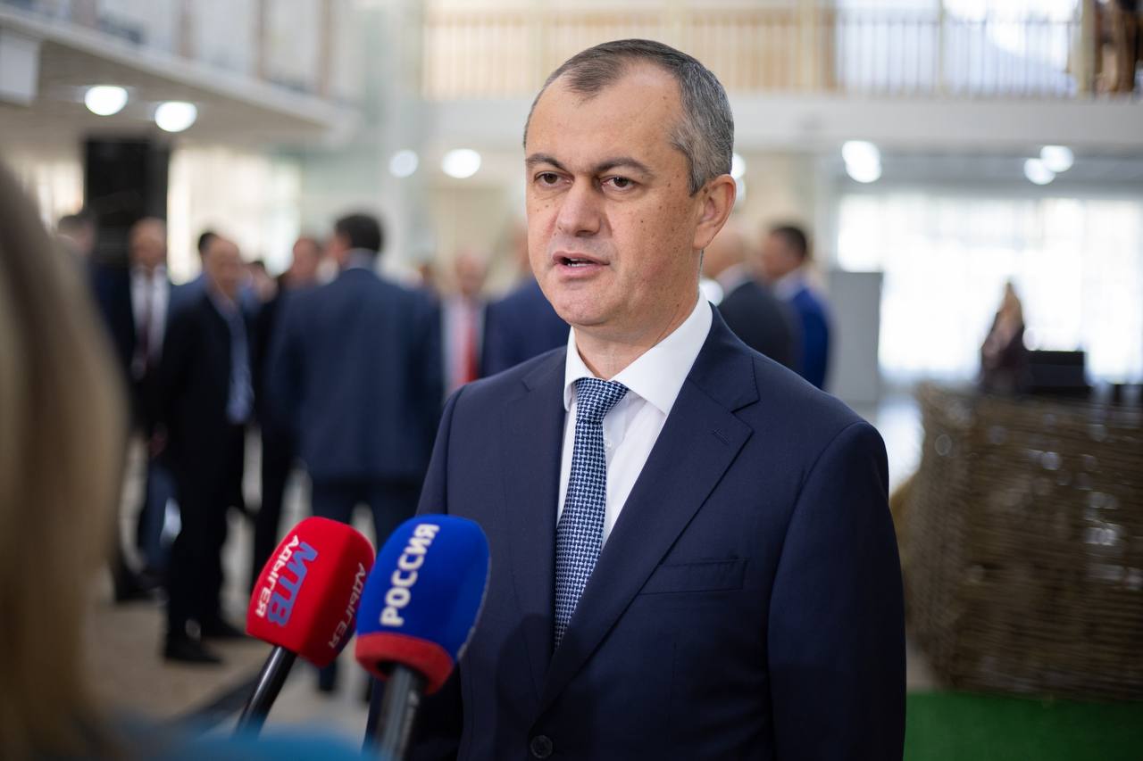 Мурат Кумпилов поздравил аграриев Адыгеи с рекордным по стране урожаем пшеницы Мурат Кумпилов поздравил аграриев Адыгеи с рекордным по стране урожаем пшеницы