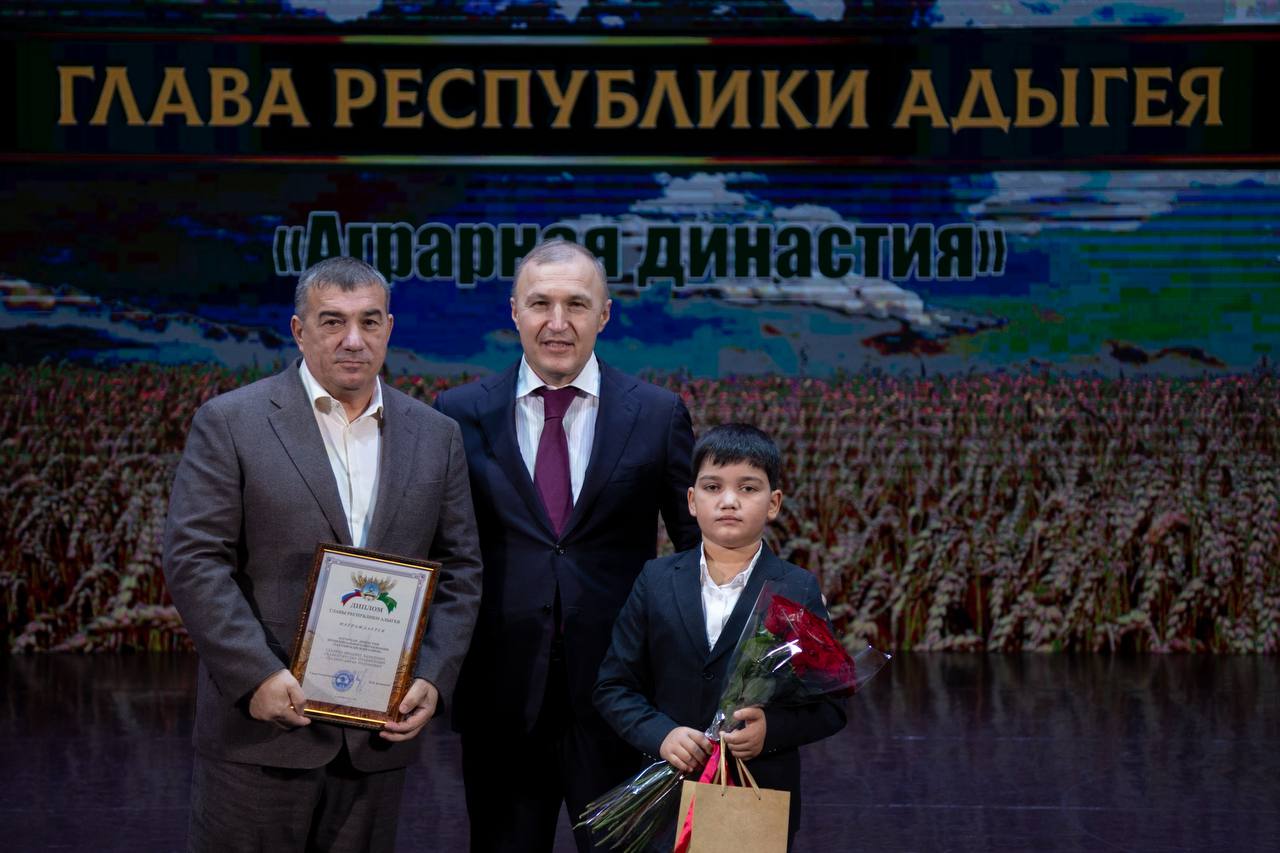 В Адыгее чествовали лидеров уборочной страды В Адыгее чествовали лидеров уборочной страды