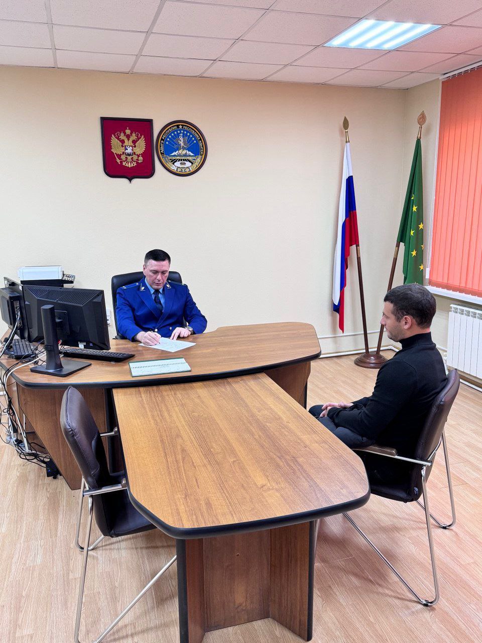 Прокурор Шовгеновского района Анзор Кинечев провел личный прием представителей бизнес-сообщества района Прокурор Шовгеновского района Анзор Кинечев провел личный прием представителей бизнес-сообщества района